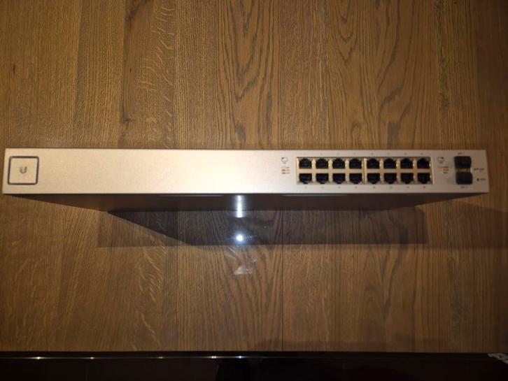 unifi switch 16 poe + 150 watt, Computers en Software, Netwerk switches, Gebruikt, Ophalen of Verzenden