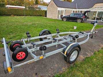 Boottrailer, kantelfunctie, voor boten tot 6 meter beschikbaar voor biedingen