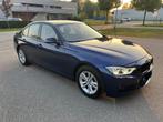 BMW 318i uit 2018 aan, benzine, Euro 6, 87.550 km, Auto's, BMW, 100 kW, 4 deurs, Achterwielaandrijving, Blauw