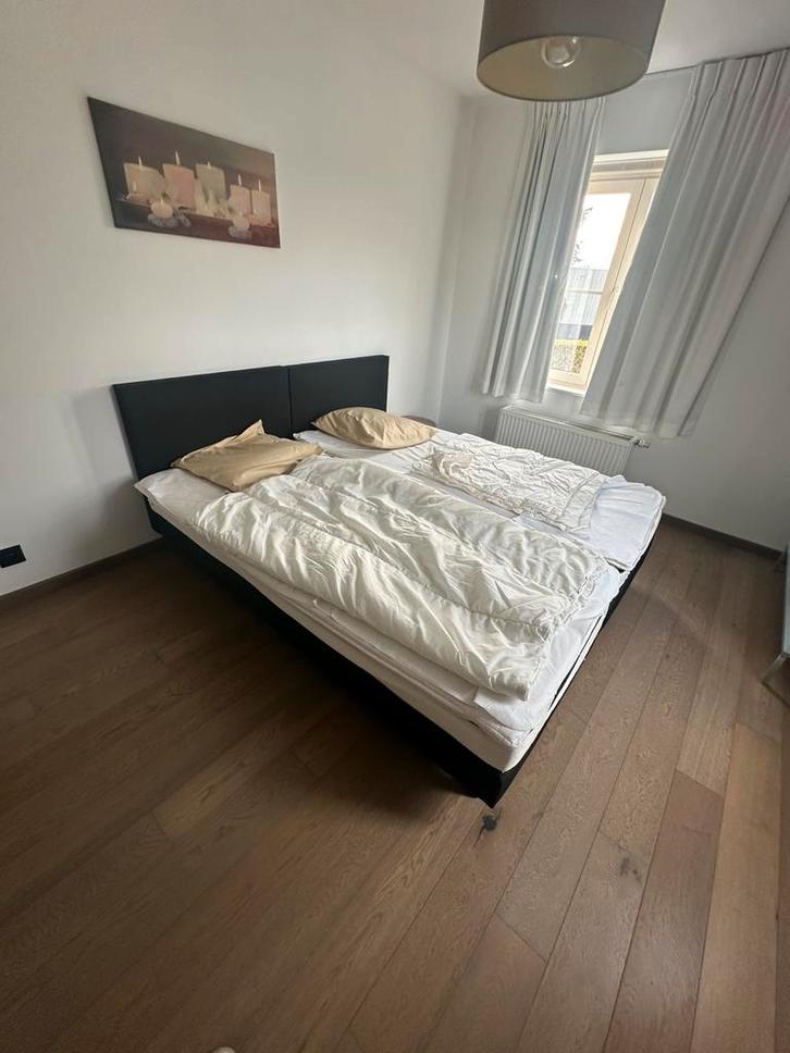 (Meerdere) bedden (zonder matras) in deftige staat, Immo, Appartementen en Studio's te huur