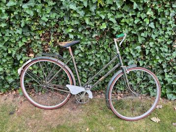 Oude fiets beschikbaar voor biedingen