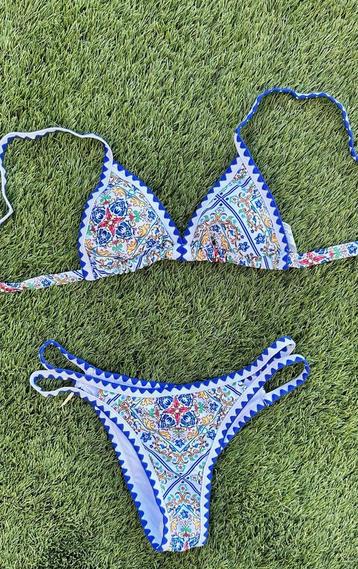 Mediterrane bikini met blauw-witte print – Small beschikbaar voor biedingen