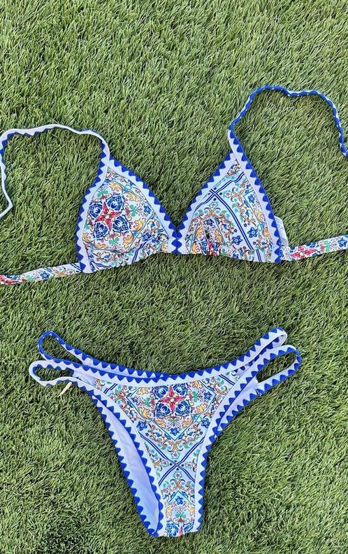 Mediterrane bikini met blauw-witte print – Small, Kleding | Dames, Badmode en Zwemkleding, Nieuw, Bikini, Blauw, Ophalen of Verzenden