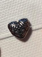 Breloque en forme de cœur, acier inoxydable, Neuf, Autres marques, Enlèvement ou Envoi, 1 bracelet à breloques