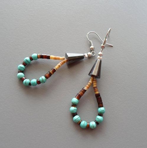 Navajo oorbellen met turkoois en heishi kralen, Handtassen en Accessoires, Oorbellen, Nieuw, Hangers, Overige materialen, Blauw