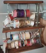 Antiek winkelrek voor linten of touw., Enlèvement