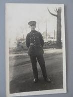 oude foto postbode militair ? Hoorn posthoorn op kepie ?, Verzamelen, Foto's en Prenten, Verzenden, Foto, Zo goed als nieuw, Voor 1940