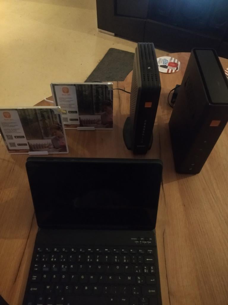 2 modems , versterkers en een zo goed als niet gebruikte sam, Enlèvement ou Envoi