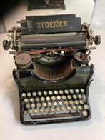 Antique machine à écrire . Année 1910 .