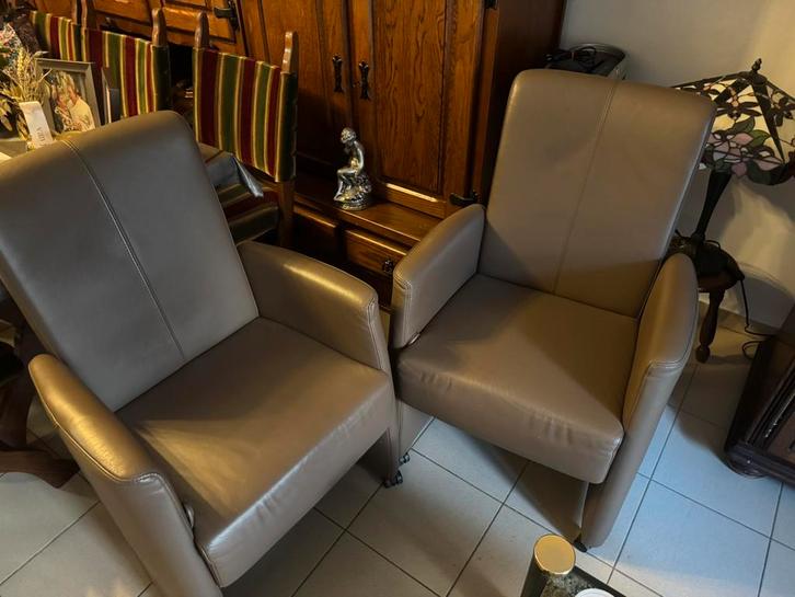 2 kleine clubstoelen op wielen in echt leer, Huis en Inrichting, Fauteuils, Zo goed als nieuw, Leer, Ophalen