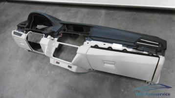 Dashboard BMW 5-serie F10-F11. zwart /. oyster beschikbaar voor biedingen