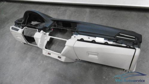 Dashboard BMW 5-serie F10-F11. zwart /. oyster, Auto-onderdelen, Dashboard en Schakelaars, BMW, Gebruikt, Herkomst onderdeel bekend