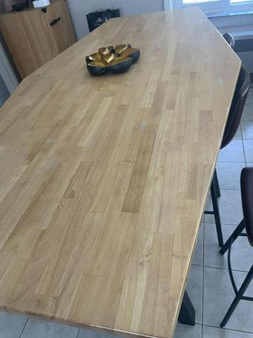 Hoge eettafel 10 personen beschikbaar voor biedingen