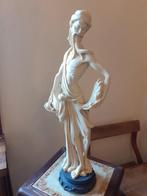 Statue ivoirienne d'un homme et d'une femme trouvés dans un, Collections, Statues & Figurines, Utilisé, Enlèvement ou Envoi