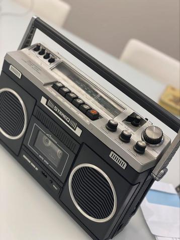 Vintage radio cassetterecorder Mentor 3300 ST