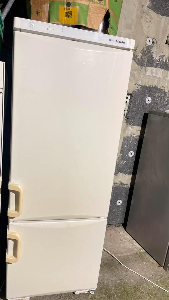 frigo congélateur Miele super etat A+ !, Electroménager, Réfrigérateurs & Frigos, Utilisé, Avec compartiment congélateur, 160 cm ou plus