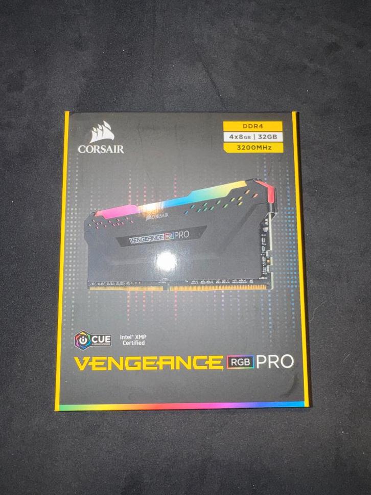 Corsair Vengeance RGB Pro 32GB (4x8GB) DDR4 3200MHz, Computers en Software, RAM geheugen, Zo goed als nieuw, Desktop, 32 GB, DDR4