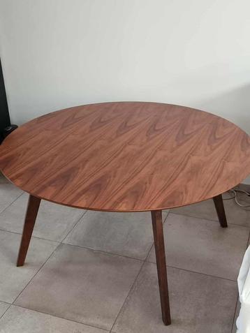 Juntoo Clino / Finesso Notenhout Tafel Rond 150cm beschikbaar voor biedingen
