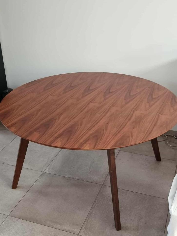 Juntoo Clino / Finesso Notenhout Tafel Rond 150cm, Huis en Inrichting, Tafels | Eettafels, 150 tot 200 cm, 150 tot 200 cm, Vijf personen of meer