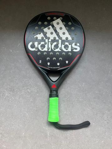 Adidas Padelrackets beschikbaar voor biedingen