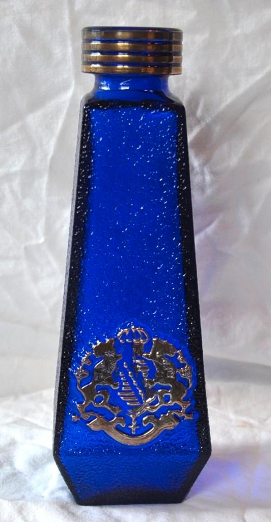 vase en cristal bleu cobalt orné d'un blason héraldique, Antiquités & Art, Antiquités | Verre & Cristal, Enlèvement ou Envoi