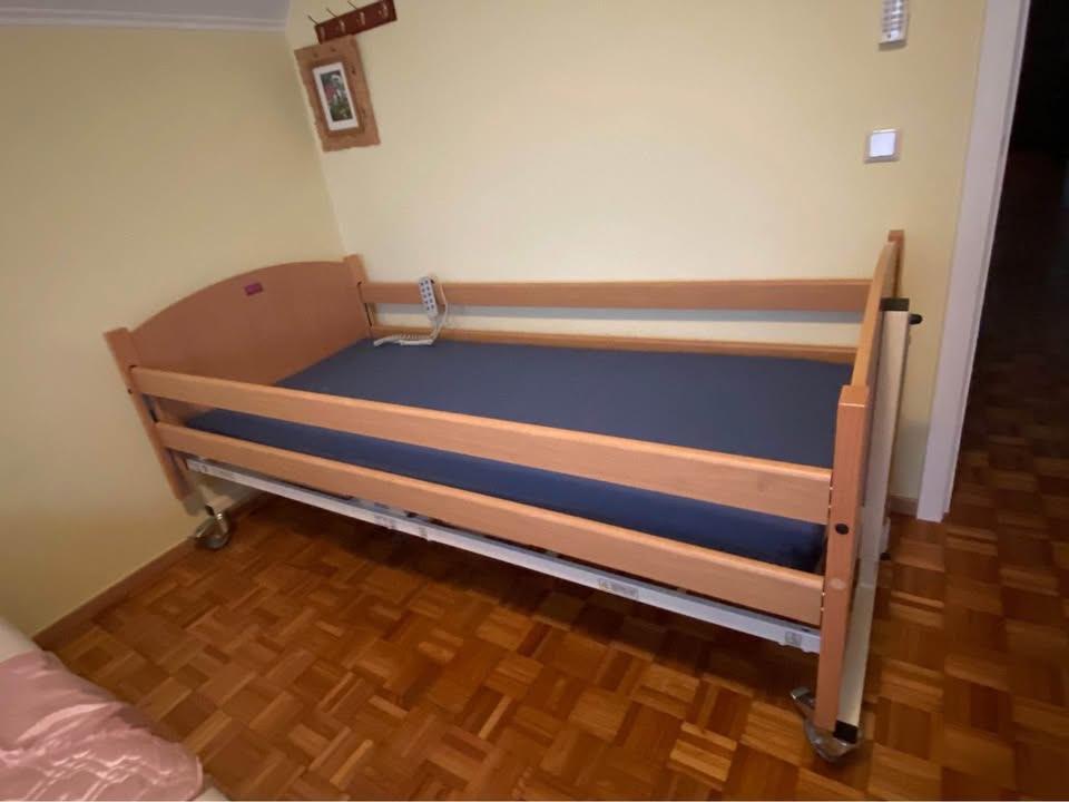 Lit médical électrique avec quatre moteurs, Enlèvement, Neuf, Une personne