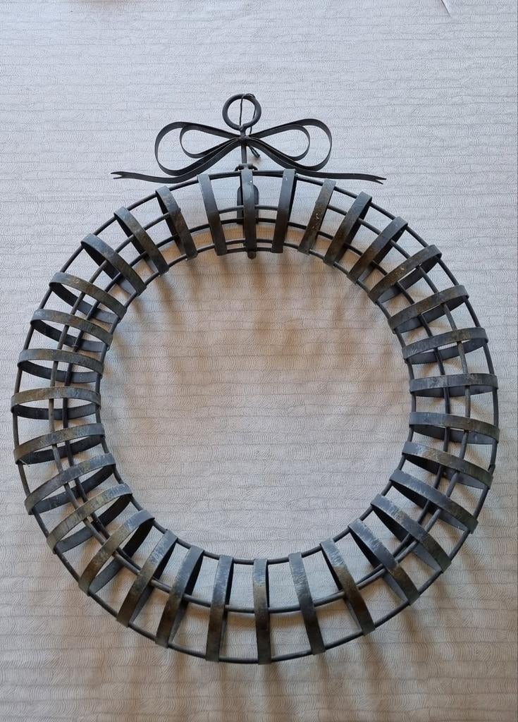 Decoratieve ijzeren krans, Ophalen