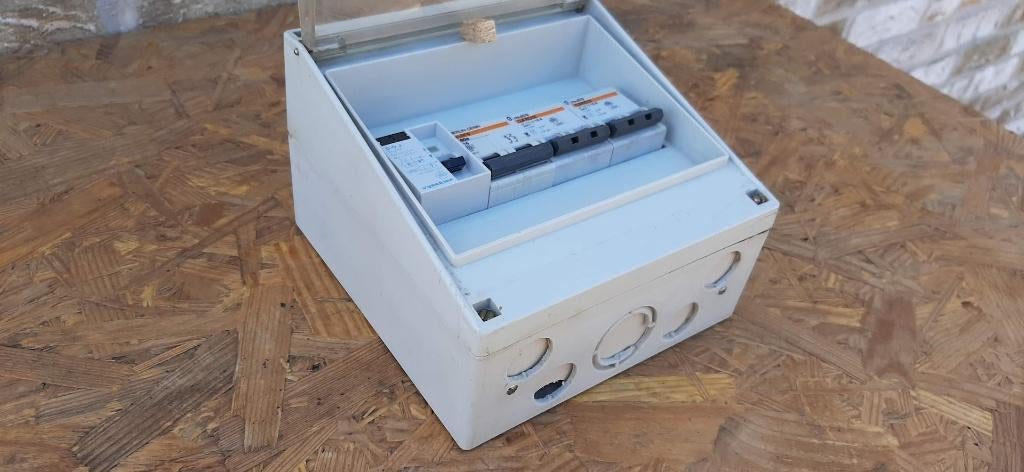 Boîte à fusibles boîte à fusibles fusibles + diff  ( 2 x ), Bricolage & Construction, Enlèvement ou Envoi, Comme neuf