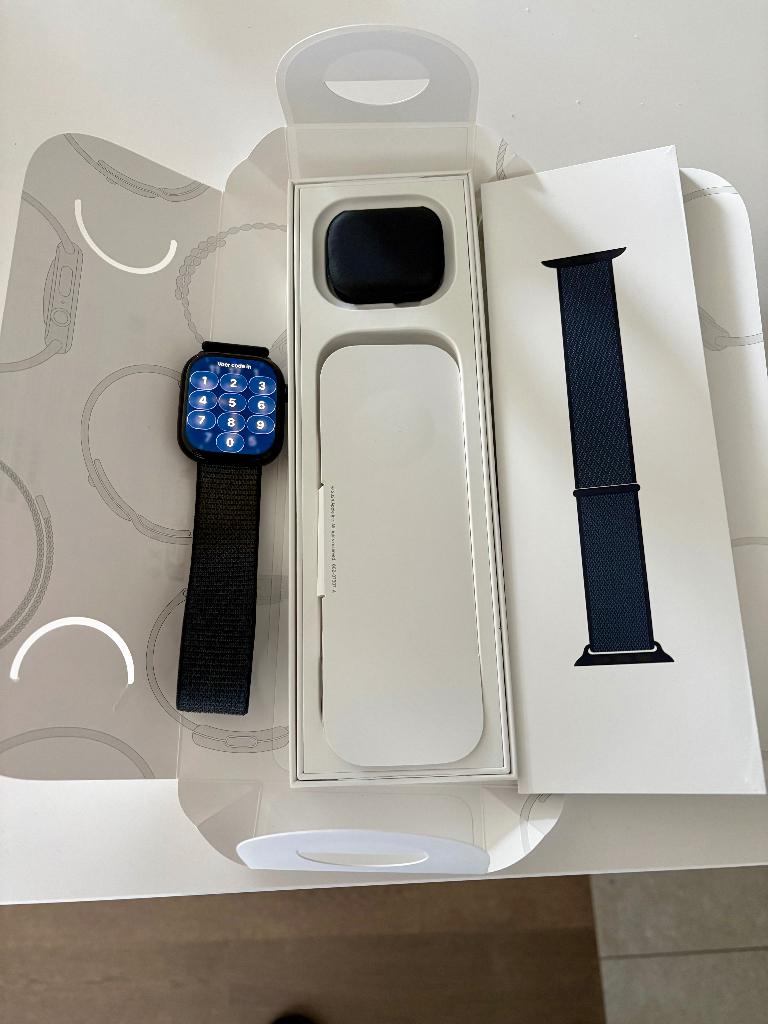 Apple iWatch Series 10 46mm Jet Black, Handtassen en Accessoires, Sporthorloges, Zo goed als nieuw, iOS, Zwart, Afstand, Calorieverbanding