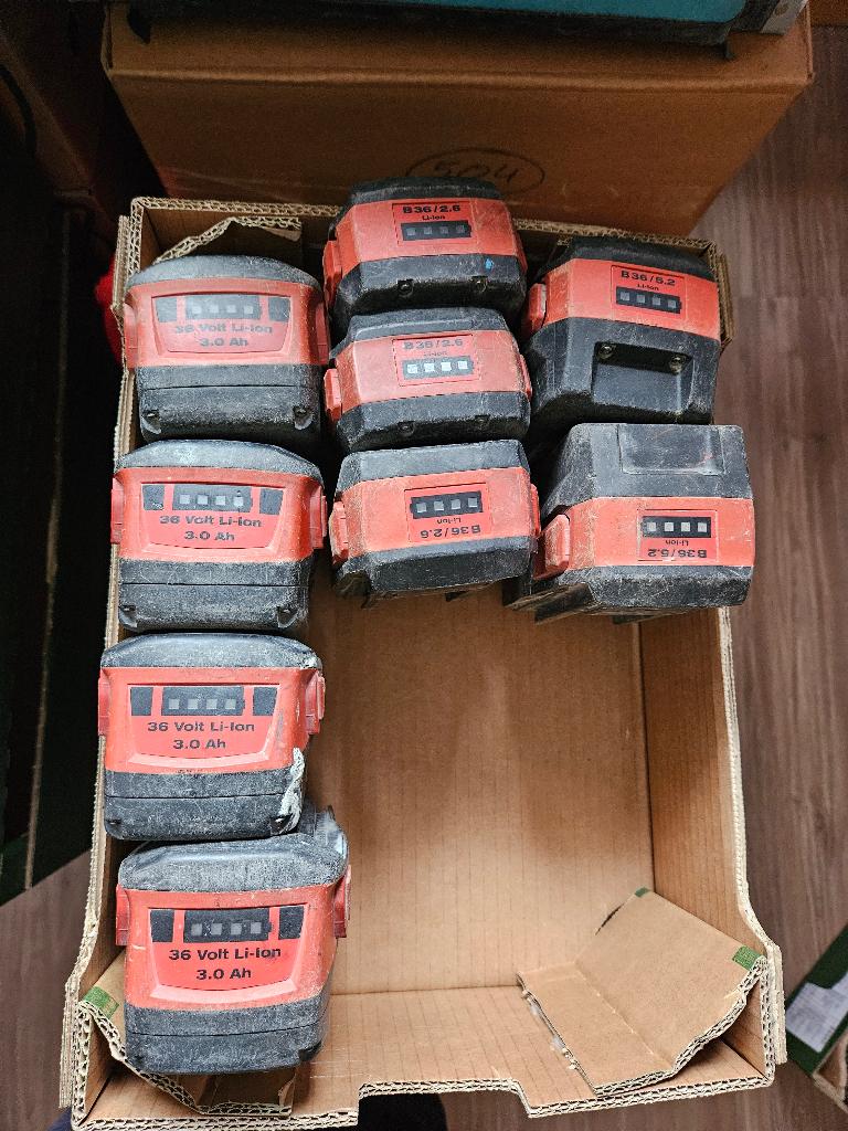 Batteries 36 volts + chargeurs Hilti, Enlèvement, Utilisé
