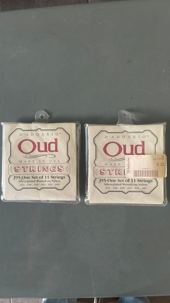 snaren voor een ‘oed’ snaarinstrument, Enlèvement, Comme neuf