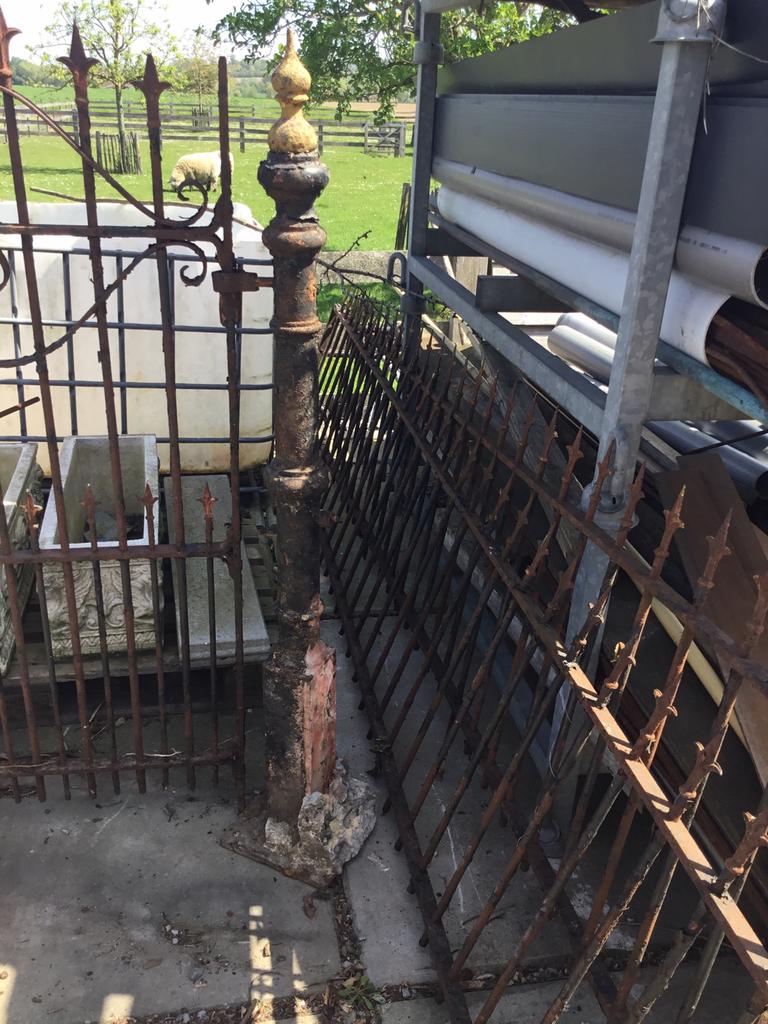 Smeedijzer hekken met prachtige gietijzeren pilaren, Ophalen, Met poort, Gebruikt, Sierhekwerk