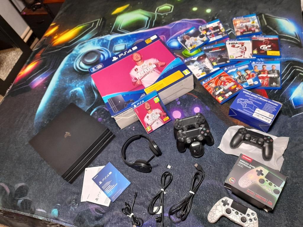 Ps4 met toebehoren etc, Ophalen, Pro