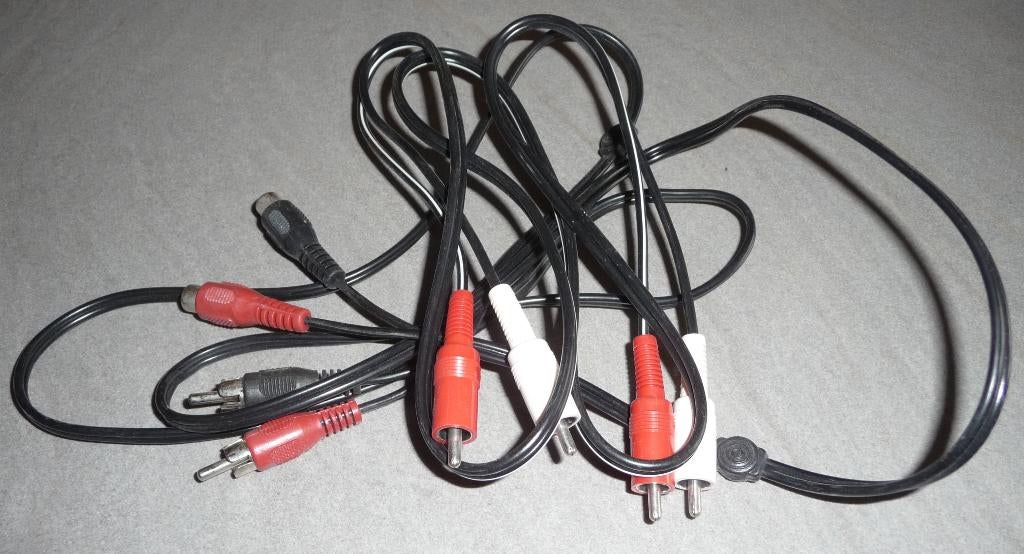 2 câbles RCA stéréo - MM et MF, TV, Hi-fi & Vidéo, Câbles audio & Câbles de télévision, Comme neuf, Câble de composant, Moins de 2 mètres