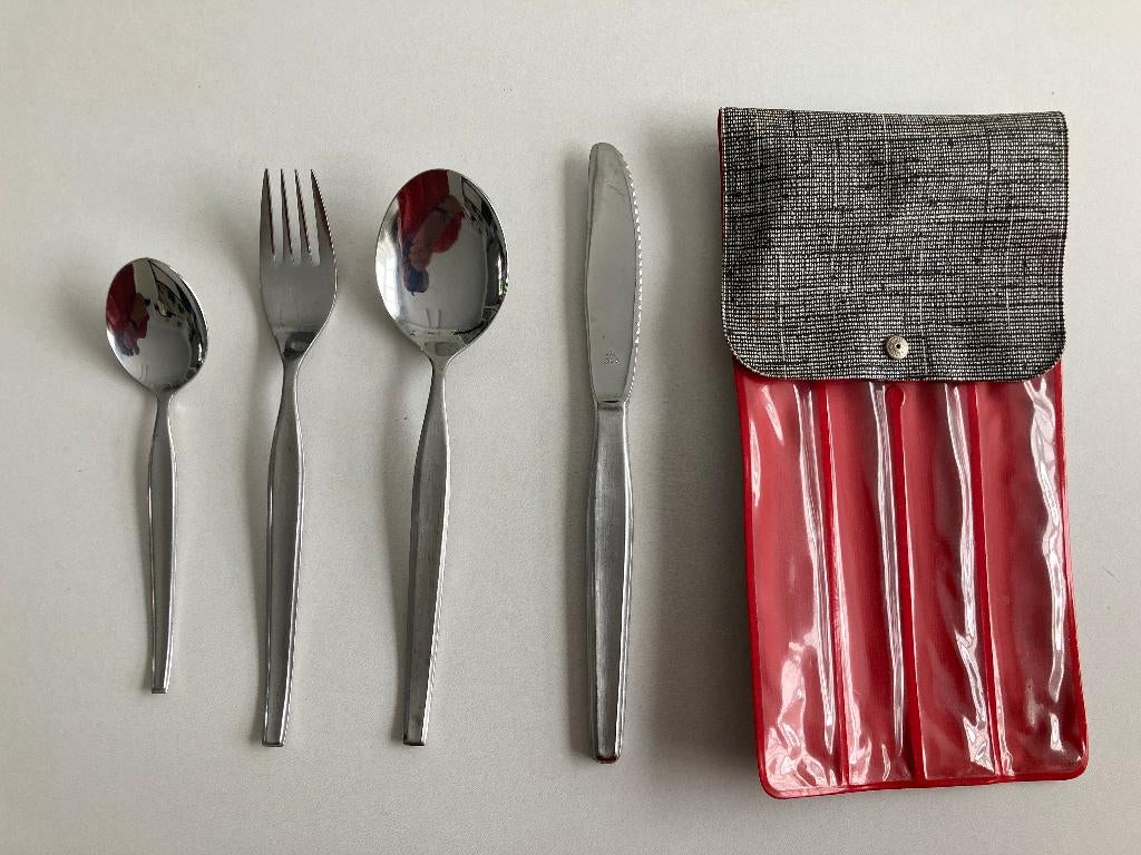 Couverts de camping vintage dans un étui plastique noir/blan, Antiquités & Art, Enlèvement ou Envoi