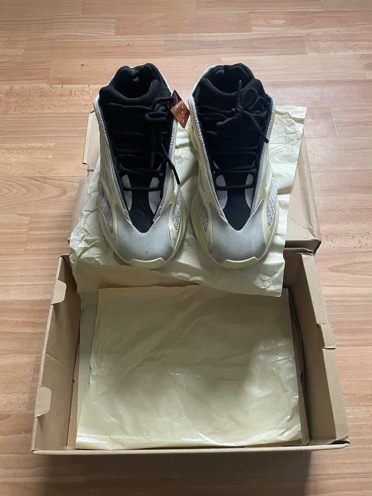 Yeezy 700 v3, Kleding | Heren, Overige kleuren, Ophalen of Verzenden, Sneakers, Gedragen