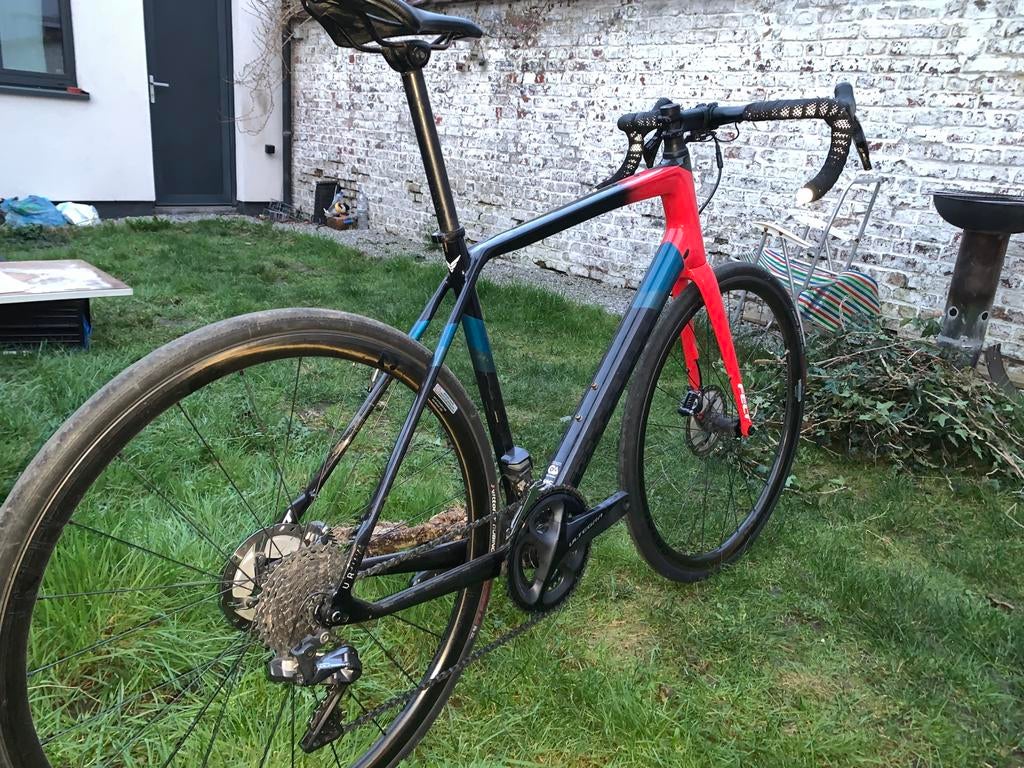 Vélo De Route Felt Cadre Alu 51cm - Bleu Nuit, Freins Hydrauliques, 11 Vitesses (Neuf, Défauts Mineurs)