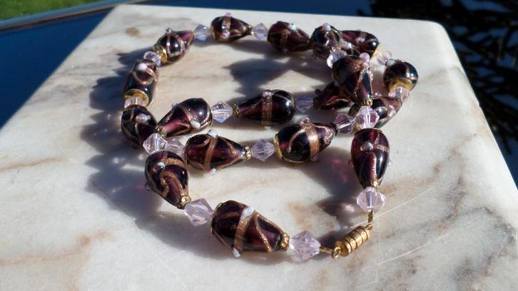 Collier vintage en perles de verre de Murano, Bijoux, Sacs & Beauté, Colliers, Rose, Enlèvement ou Envoi