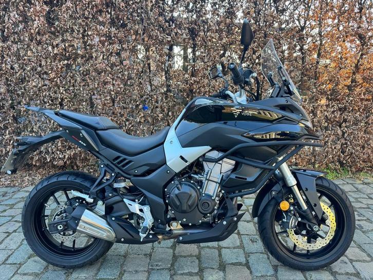 Voge 500 DS in nieuwstaat - bj 2022 - 2700km - A2 motor, Motos, Motos | Marques Autre, Particulier, Tourisme, 12 à 35 kW, 2 cylindres