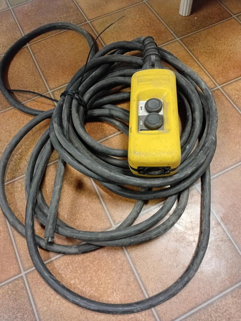 Afstandsbediening elektrische takel, Ophalen