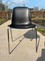 16 plastic stoelen te koop, Huis en Inrichting, Stoelen, Ophalen, Gebruikt, Bruin, Metaal