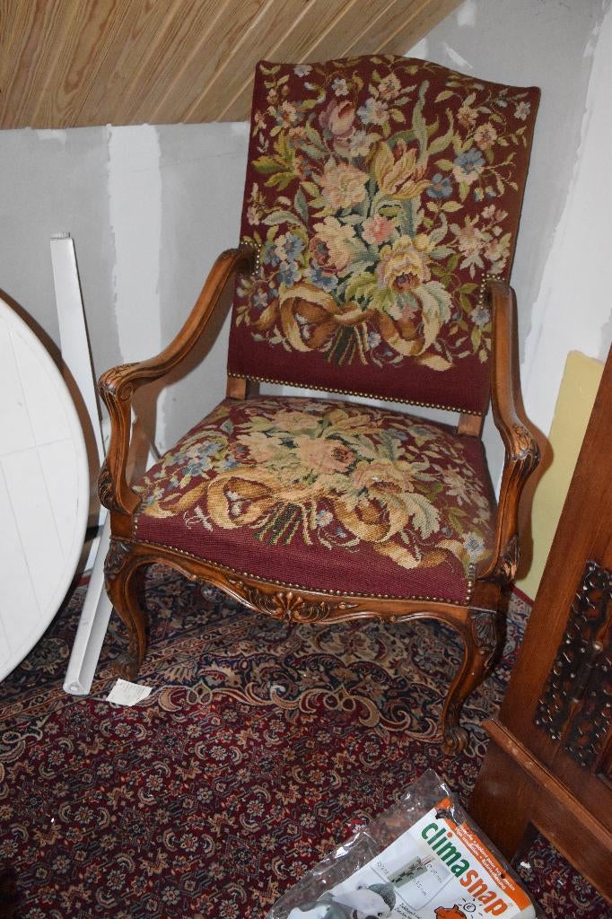 Elegante antieke armstoel in uitstekende staat., Ophalen