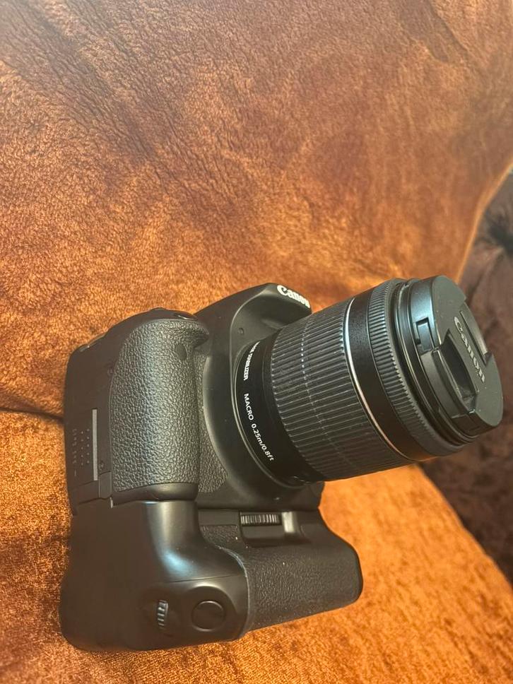 Canon 700d, battery grip, kitlens, Audio, Tv en Foto, Foto | Lenzen en Objectieven, Zo goed als nieuw, Telelens, Zoom, Ophalen