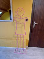 Kleerrek meisje, Ophalen