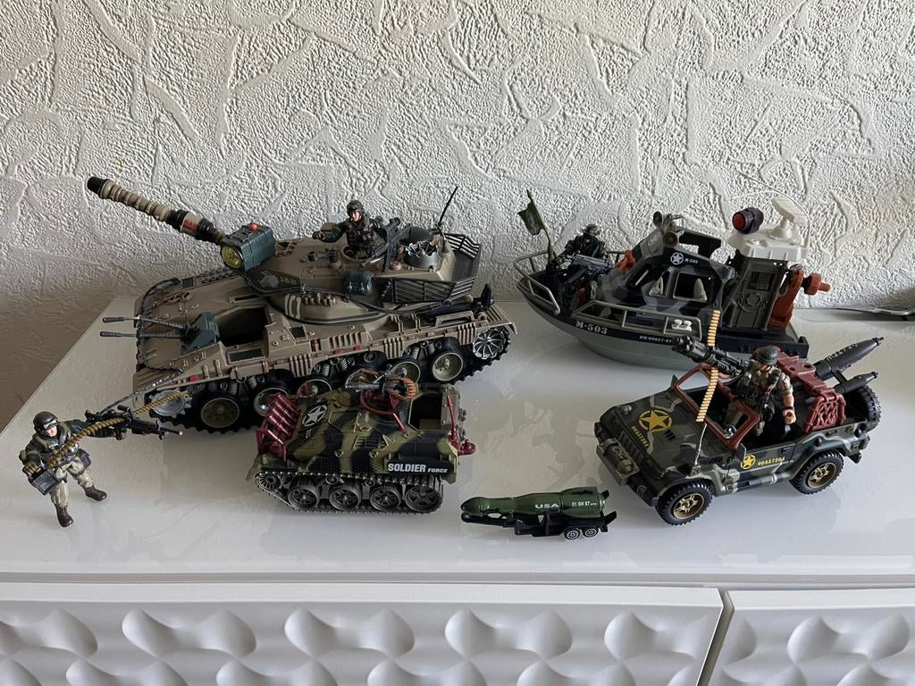 Jouets militaires ( escadrille), Kinderen en Baby's, Speelgoed |Speelgoedvoertuigen, Ophalen, Zo goed als nieuw
