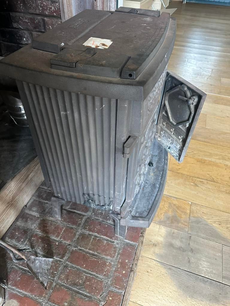 Poelle a bois fonte d’epoque, Huis en Inrichting, Kachels, Gebruikt, Vrijstaand, Houtkachel, Hout, Ophalen