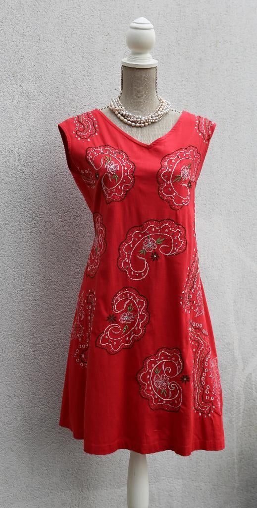 Mooie rode geborduurde jurk Almatrichi L, Maat 38/40 (M), Ophalen of Verzenden, Zo goed als nieuw, Almatrichi