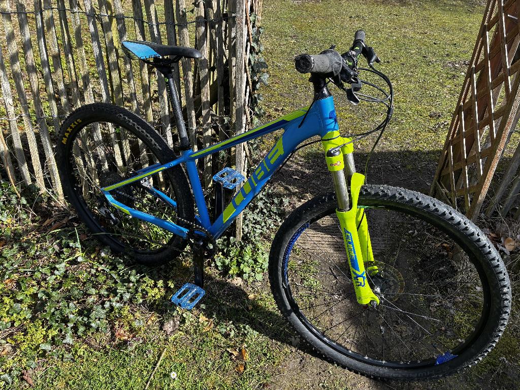 VTT CUBE Adolescent - Excellent État, Vélos & Vélomoteurs, Vélos | VTT & Mountainbikes, VTT semi-rigide, Enlèvement, Utilisé, Autres marques
