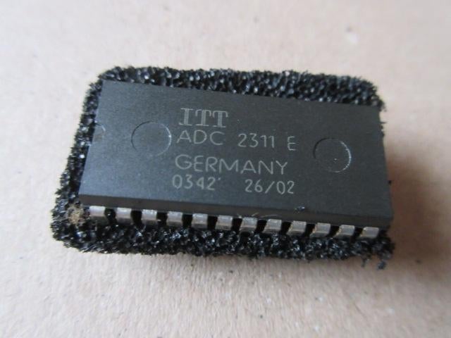 circuit integre ADC2311E neuf oldstock, Enlèvement ou Envoi, Neuf