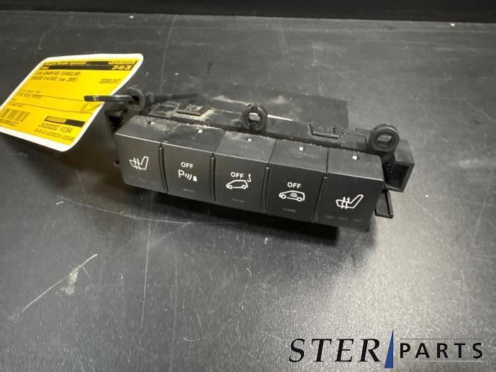 Commutateur chauffage siège d'un Mercedes B-Klasse, Autos : Pièces & Accessoires, Habitacle & Garnissage, Mercedes-Benz, Utilisé